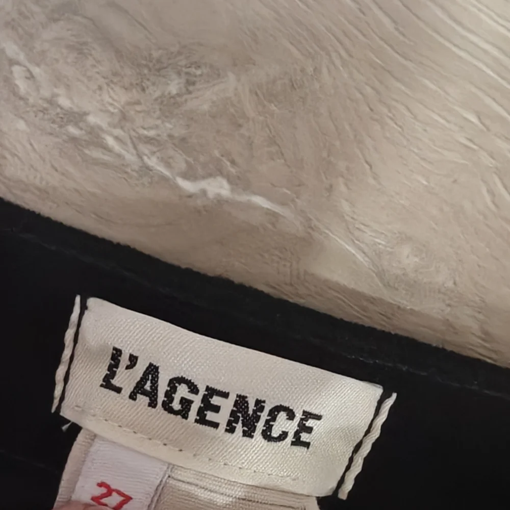 L'AGENCE Velvet Jeans || Size 27 - Picture 3 of 3